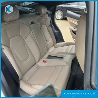 PORSCHE TAYCAN BASE