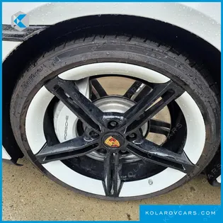 PORSCHE TAYCAN BASE