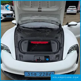 PORSCHE TAYCAN BASE