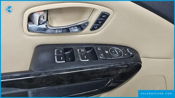 KIA CARNIVAL GASOLINE 9-SEATER HI-LIMOUSINE