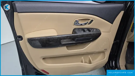 KIA CARNIVAL 9-SEATER HI-LIMOUSINE