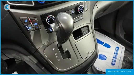 HYUNDAI STAREX WAGON 12-SEATER