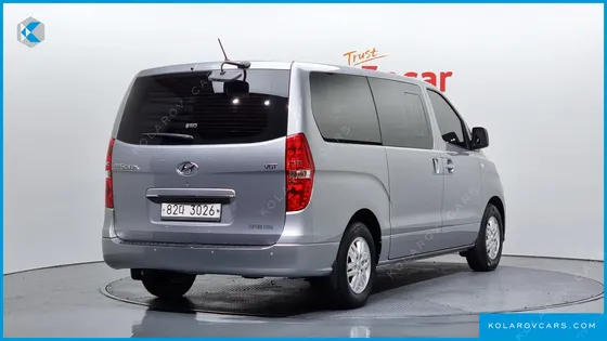 HYUNDAI STAREX VAN 5-SEATER