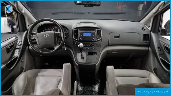 HYUNDAI STAREX VAN 5-SEATER
