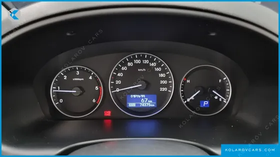 HYUNDAI STAREX VAN 5-SEATER