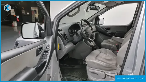 HYUNDAI STAREX VAN 5-SEATER