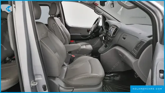 HYUNDAI STAREX VAN 5-SEATER