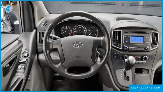 HYUNDAI STAREX VAN 5-SEATER