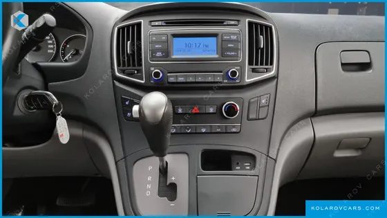 HYUNDAI STAREX VAN 5-SEATER