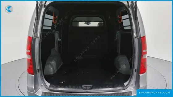 HYUNDAI STAREX VAN 5-SEATER