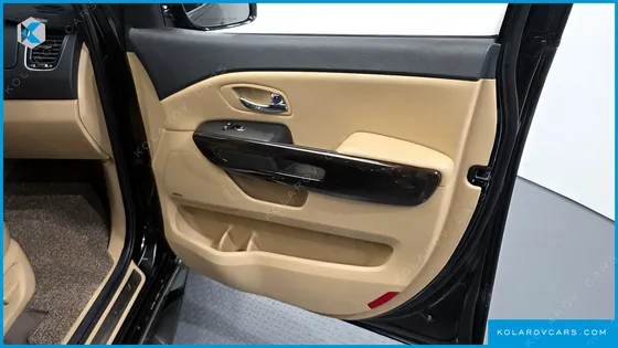 KIA CARNIVAL 7-SEATER LIMOUSINE