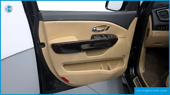 KIA CARNIVAL 7-SEATER LIMOUSINE