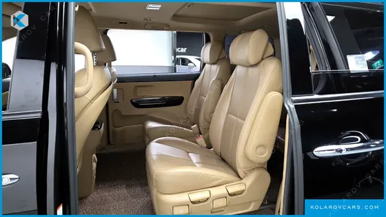 KIA CARNIVAL 7-SEATER LIMOUSINE