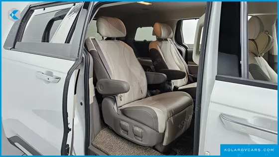 KIA CARNIVAL GASOLINE 7-SEATER SIGNATURE