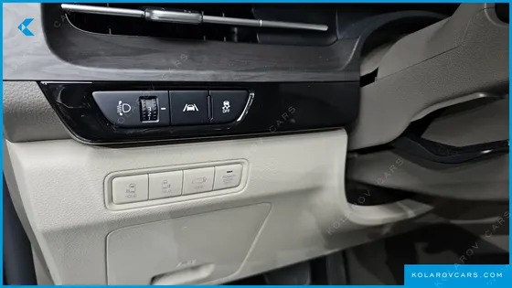 KIA CARNIVAL GASOLINE 7-SEATER SIGNATURE