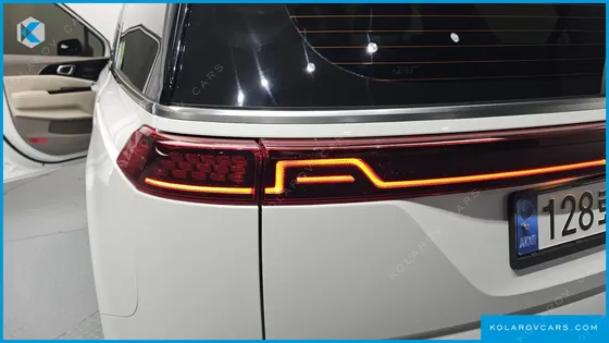 KIA CARNIVAL GASOLINE 7-SEATER SIGNATURE