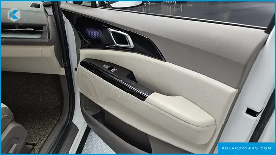 KIA CARNIVAL GASOLINE 7-SEATER SIGNATURE