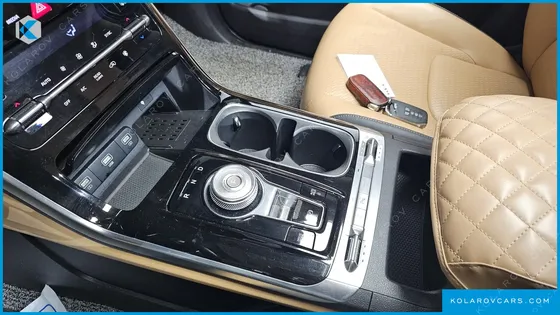 KIA CARNIVAL 7-SEATER OUTDOOR