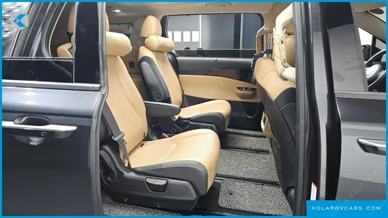 KIA CARNIVAL 7-SEATER OUTDOOR