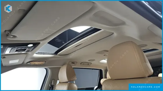 KIA CARNIVAL 7-SEATER OUTDOOR