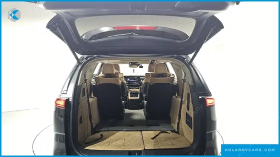 KIA CARNIVAL 7-SEATER OUTDOOR