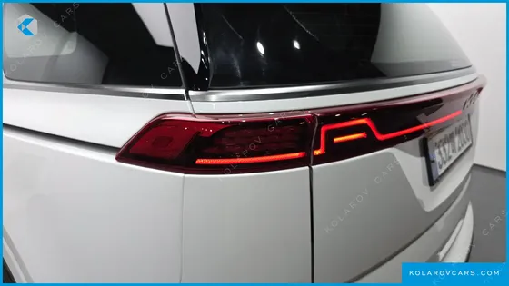 KIA CARNIVAL GASOLINE 9-SEATER NOBLESSE