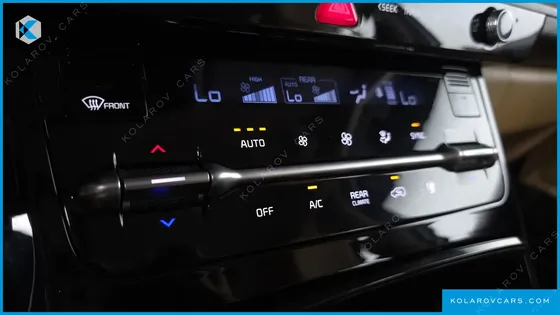 KIA CARNIVAL GASOLINE 9-SEATER NOBLESSE