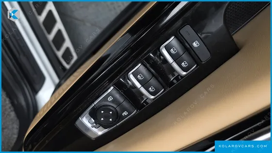 KIA CARNIVAL GASOLINE 9-SEATER NOBLESSE