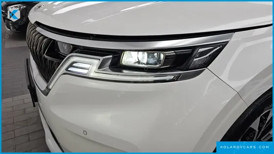 KIA CARNIVAL 9-SEATER SIGNATURE
