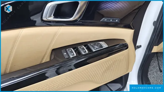 KIA CARNIVAL 9-SEATER SIGNATURE