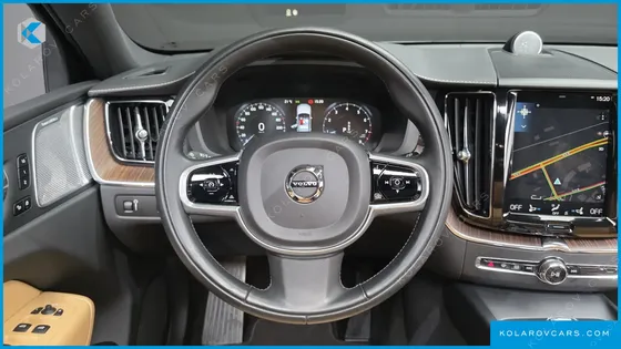 VOLVO XC60 B5 INSCRIPTION