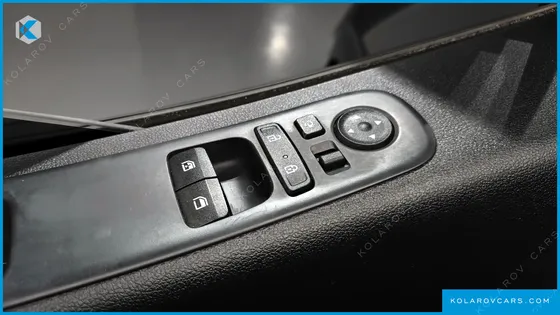 HYUNDAI STARIA CARGO 5-SEATER