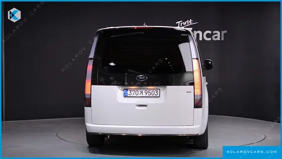 HYUNDAI STARIA 4WD LOUNGE 9-SEATER