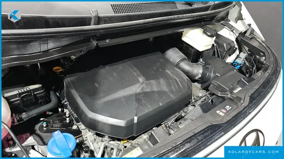 HYUNDAI STARIA 4WD LOUNGE 9-SEATER