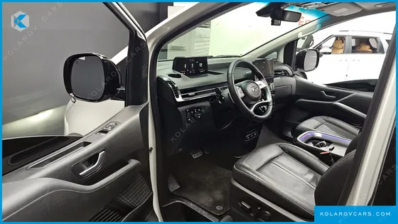 HYUNDAI STARIA 4WD LOUNGE 9-SEATER