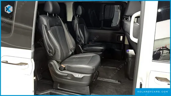 HYUNDAI STARIA 4WD LOUNGE 9-SEATER