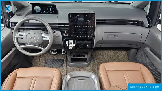 HYUNDAI STARIA 4WD LOUNGE 9-SEATER