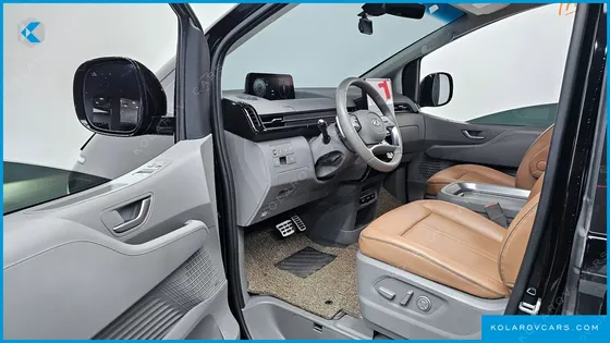 HYUNDAI STARIA 4WD LOUNGE 9-SEATER