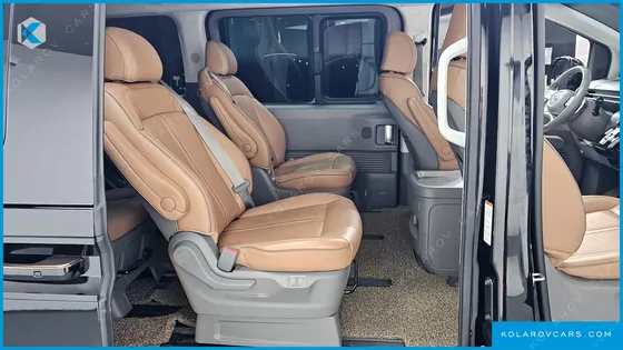 HYUNDAI STARIA 4WD LOUNGE 9-SEATER