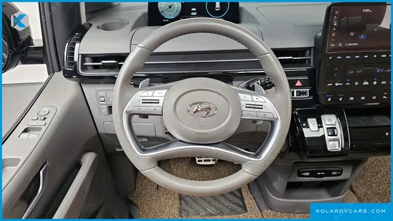 HYUNDAI STARIA 4WD LOUNGE 9-SEATER