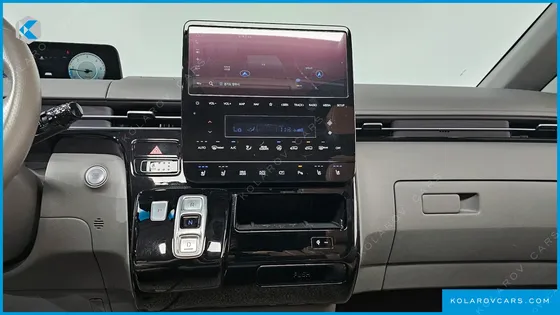 HYUNDAI STARIA 4WD LOUNGE 9-SEATER