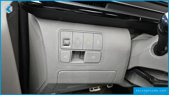 HYUNDAI STARIA 4WD LOUNGE 9-SEATER