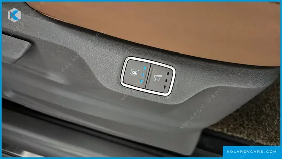 HYUNDAI STARIA 4WD LOUNGE 9-SEATER