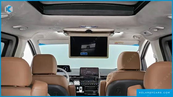 HYUNDAI STARIA 4WD LOUNGE 9-SEATER