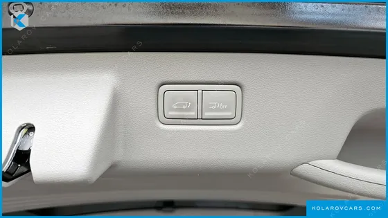 HYUNDAI STARIA 4WD LOUNGE 9-SEATER