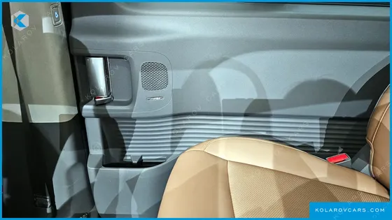 HYUNDAI STARIA 4WD LOUNGE 9-SEATER