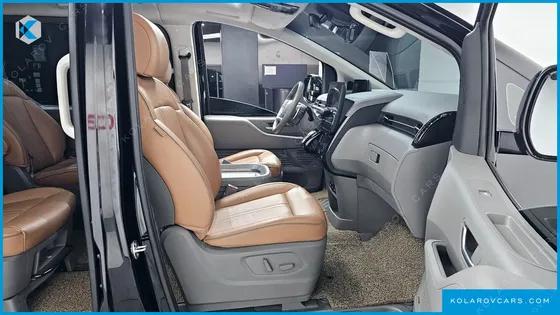 HYUNDAI STARIA 4WD LOUNGE 9-SEATER