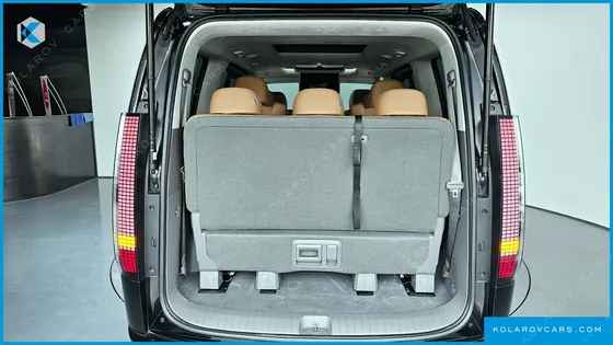 HYUNDAI STARIA 4WD LOUNGE 9-SEATER