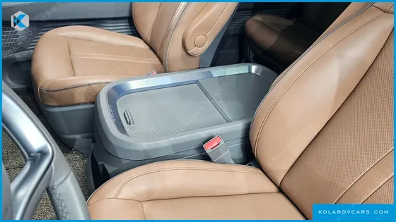 HYUNDAI STARIA 4WD LOUNGE 9-SEATER