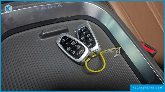 HYUNDAI STARIA 4WD LOUNGE 9-SEATER